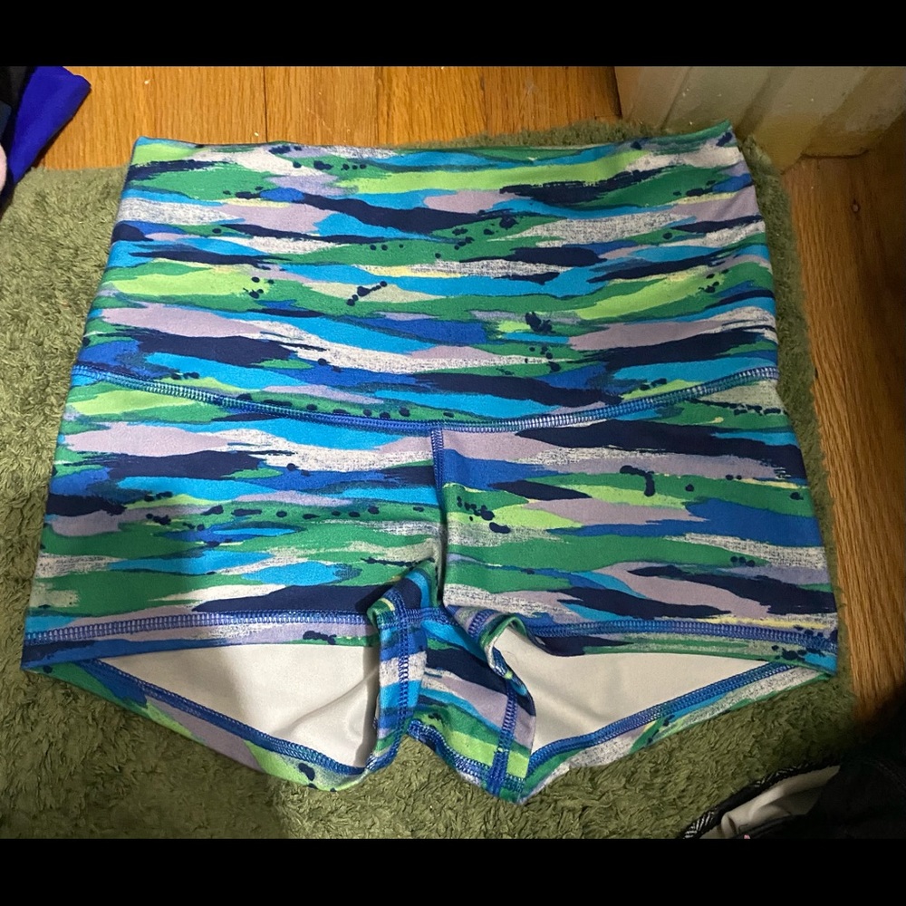 Lululemon wunder shorts
